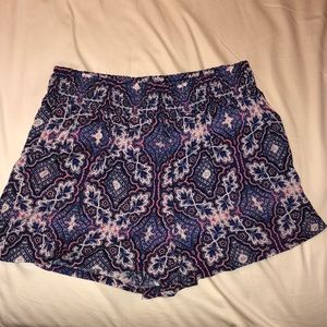 Silk shorts with pockets, size large
